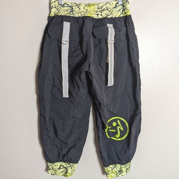 Zumba Fitness Black and Neon Yellow Parachute Capri Fitness Jogger Pants M - Picture 2 of 4